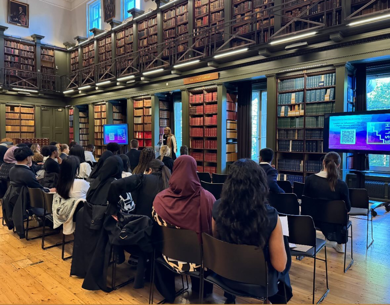 Student seminar in library